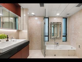 Mid Levels Central - 11, Macdonnell Road 10