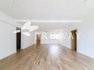 Mid Levels Central - St. Joan Court 04