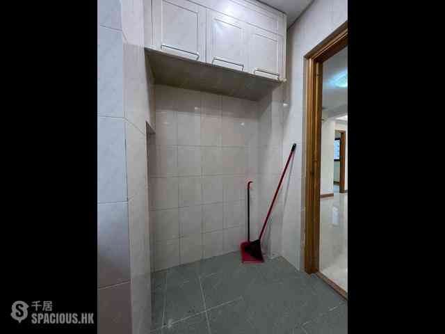 Mid Levels West - Hing Wah Mansion Block B 16