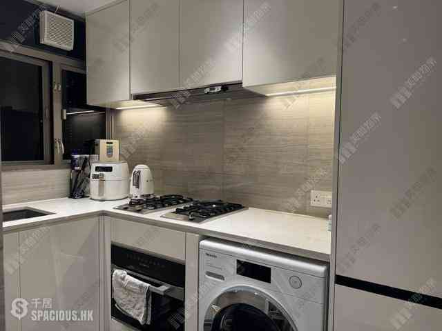 Sai Ying Pun - Island Crest 04