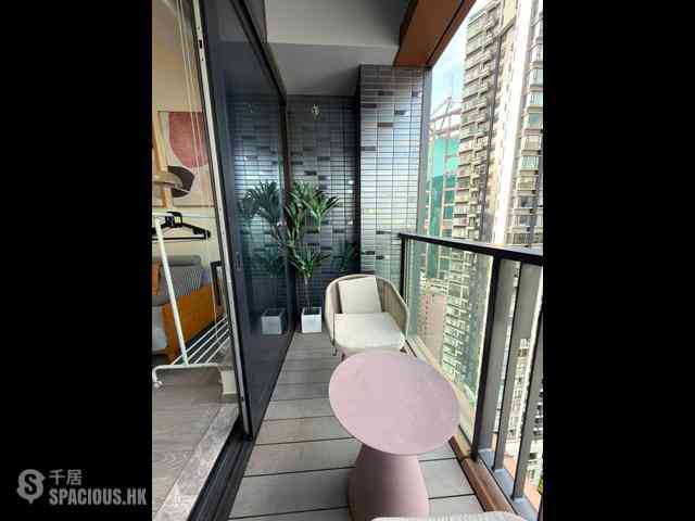 Sai Ying Pun - The Queens 03