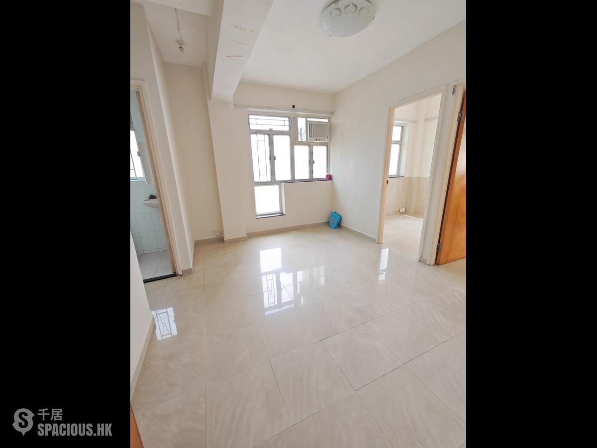 Sai Ying Pun - Lee Wah Mansion 01