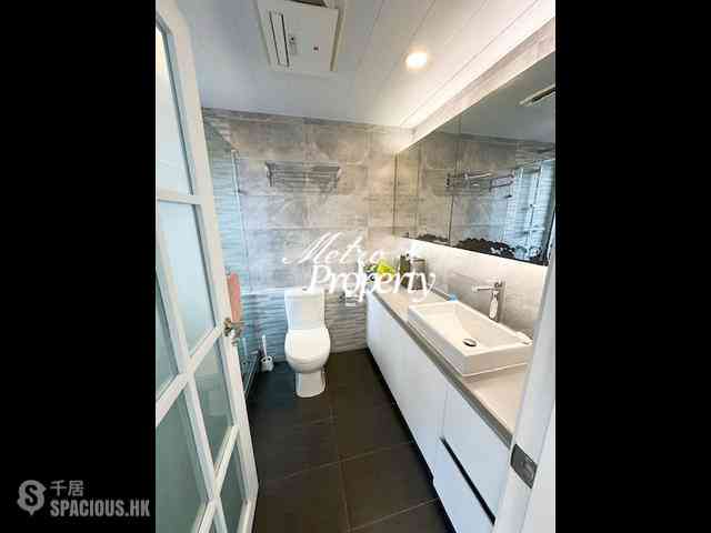 Mid Levels Central - Merry Court 06
