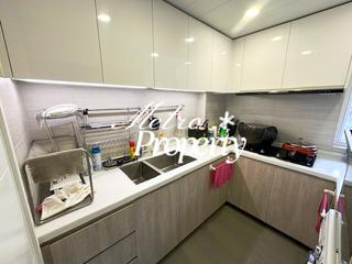 Mid Levels Central - Merry Court 18