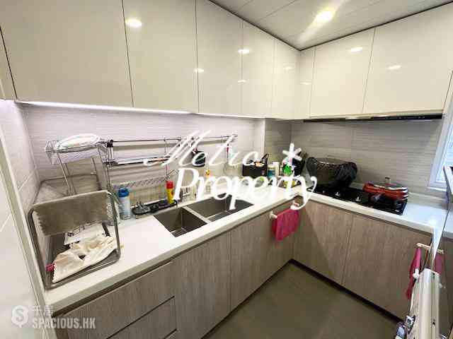 Mid Levels Central - Merry Court 18