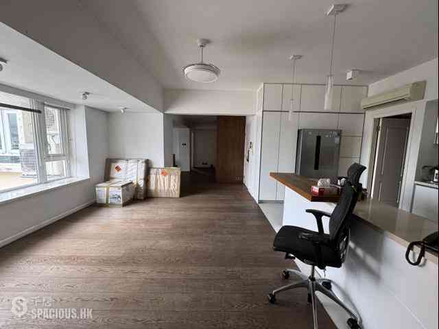 Mid Levels Central - Pine Court 06