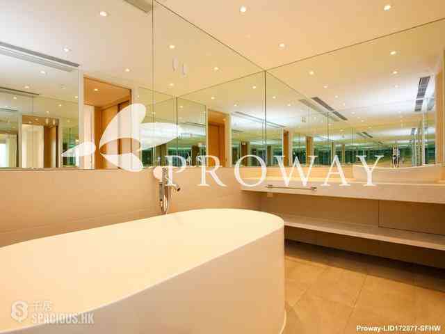 Wan Chai - Convention Plaza Apartments 06