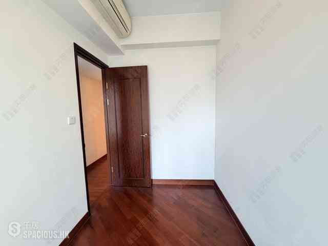 Wan Chai - The Avenue 10