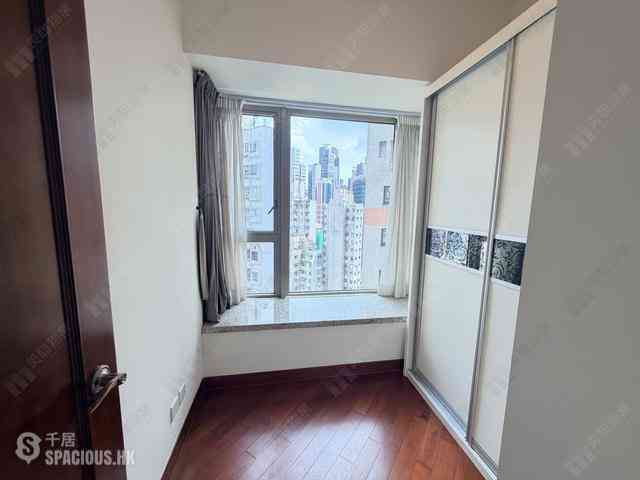 Wan Chai - The Avenue 11