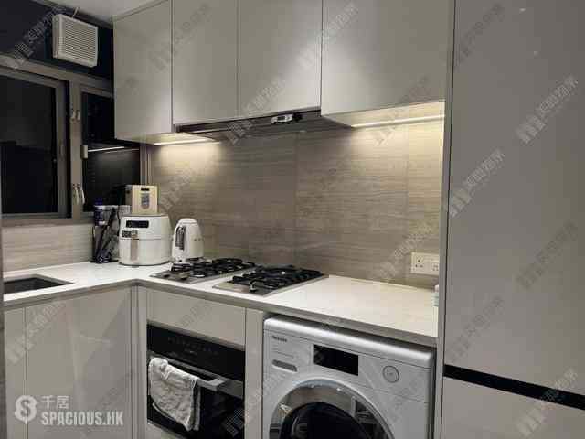 Sai Ying Pun - Island Crest Block 2 05