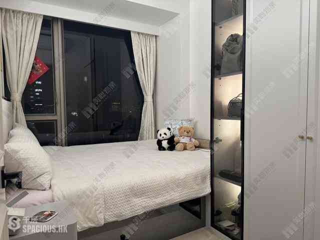 Sai Ying Pun - Island Crest Block 2 08