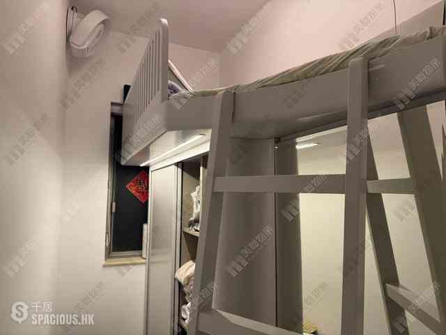 Sai Ying Pun - Island Crest Block 2 09
