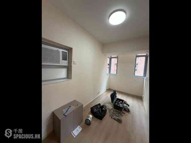 Shau Kei Wan - Hung Lee Building 02
