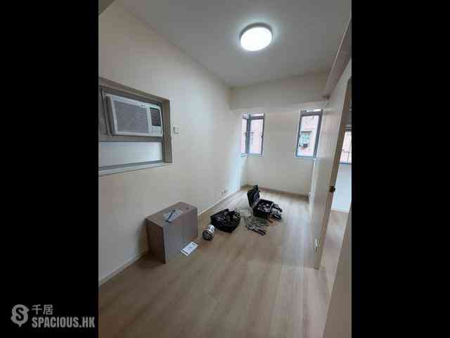 Shau Kei Wan - Hung Lee Building 01