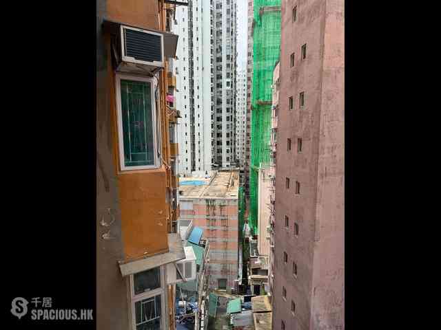 Shau Kei Wan - Hung Lee Building 09