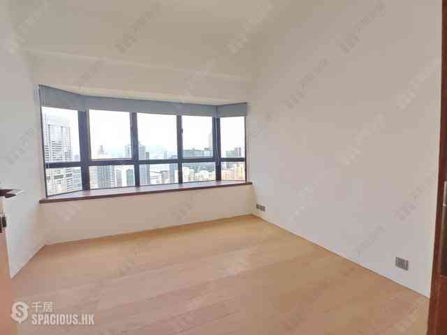 Mid Levels East - Bowen Place 05