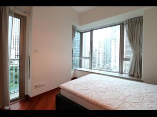 Wan Chai - The Avenue Phase 2 Block 3 04