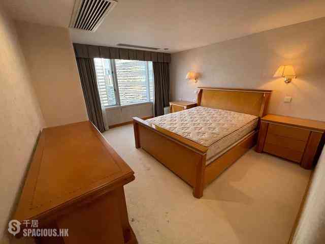 Wan Chai - Convention Plaza Apartments 04