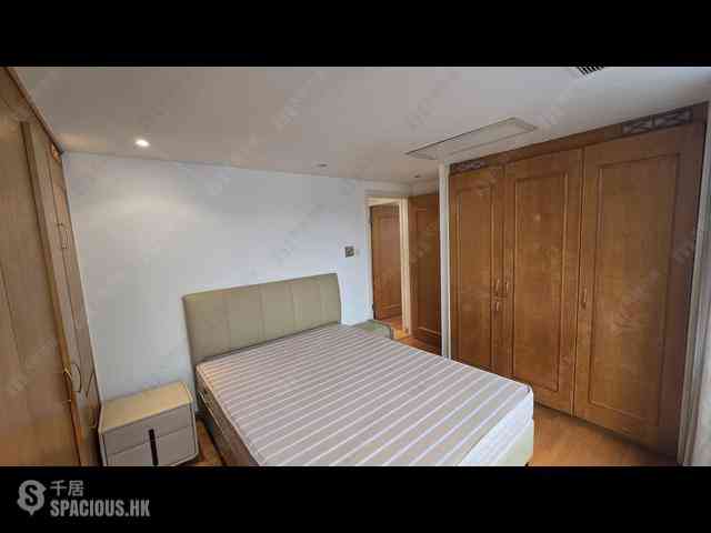 Wan Chai - Convention Plaza Apartments 08