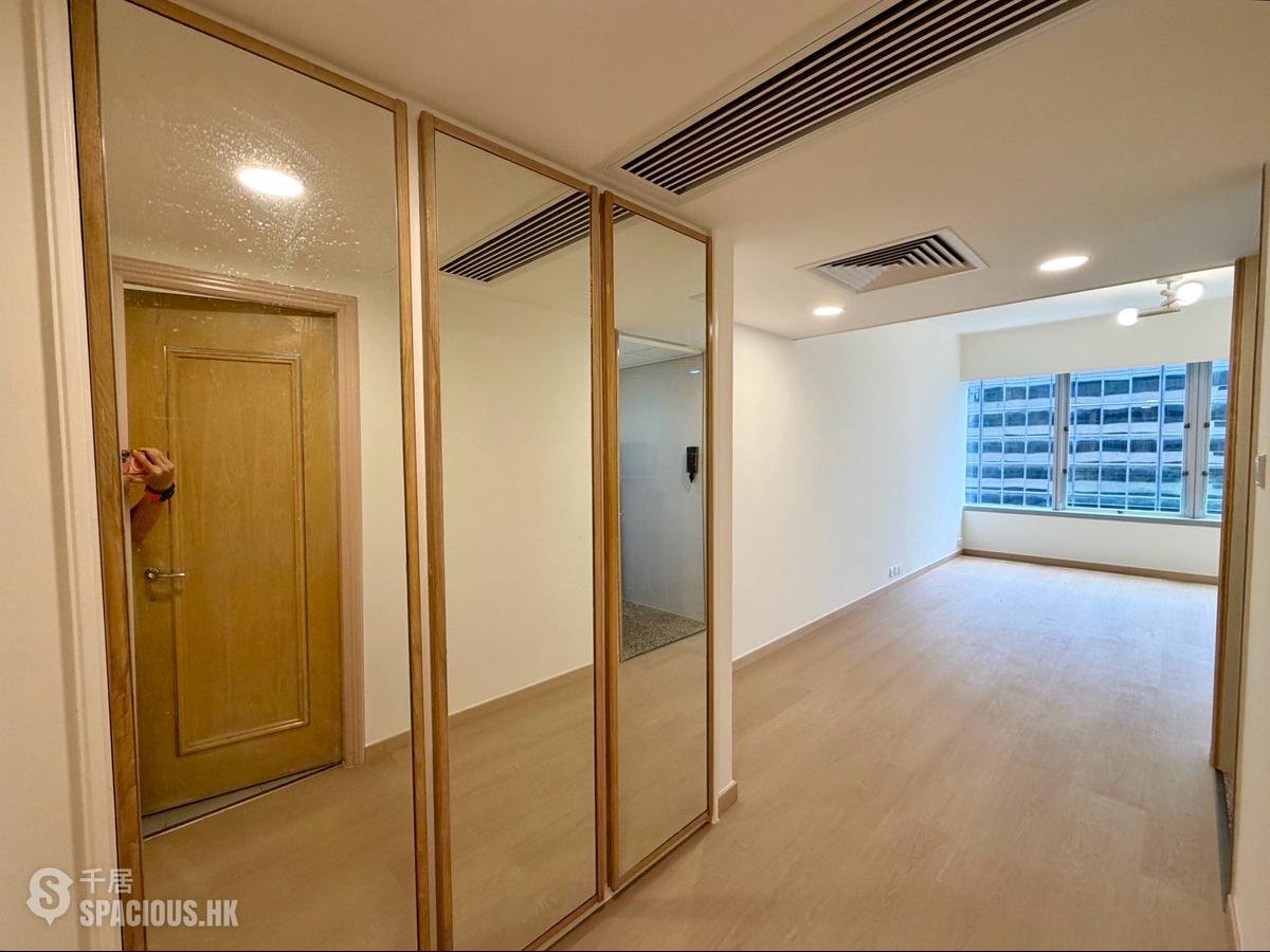 Wan Chai - Convention Plaza Apartments 01