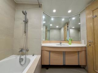 Wan Chai - Convention Plaza Apartments 05