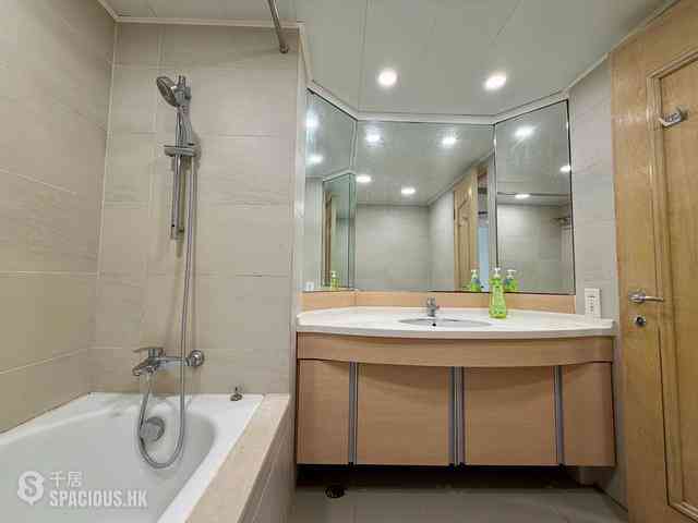 Wan Chai - Convention Plaza Apartments 05
