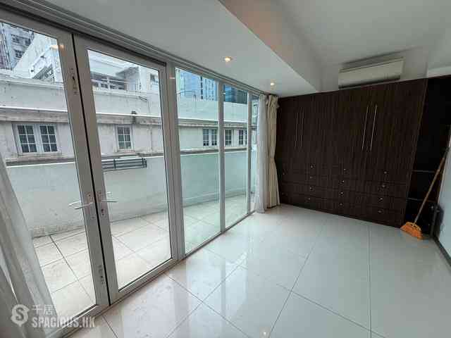 Soho - 21, Elgin Street 01