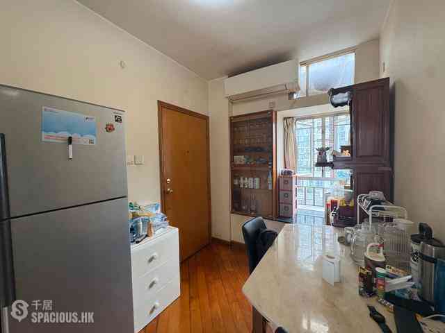Sai Ying Pun - Lai King Court 16