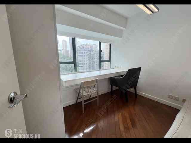 Mid Levels West - 80 Robinson Road 02