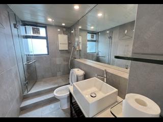 Mid Levels West - 80 Robinson Road 05