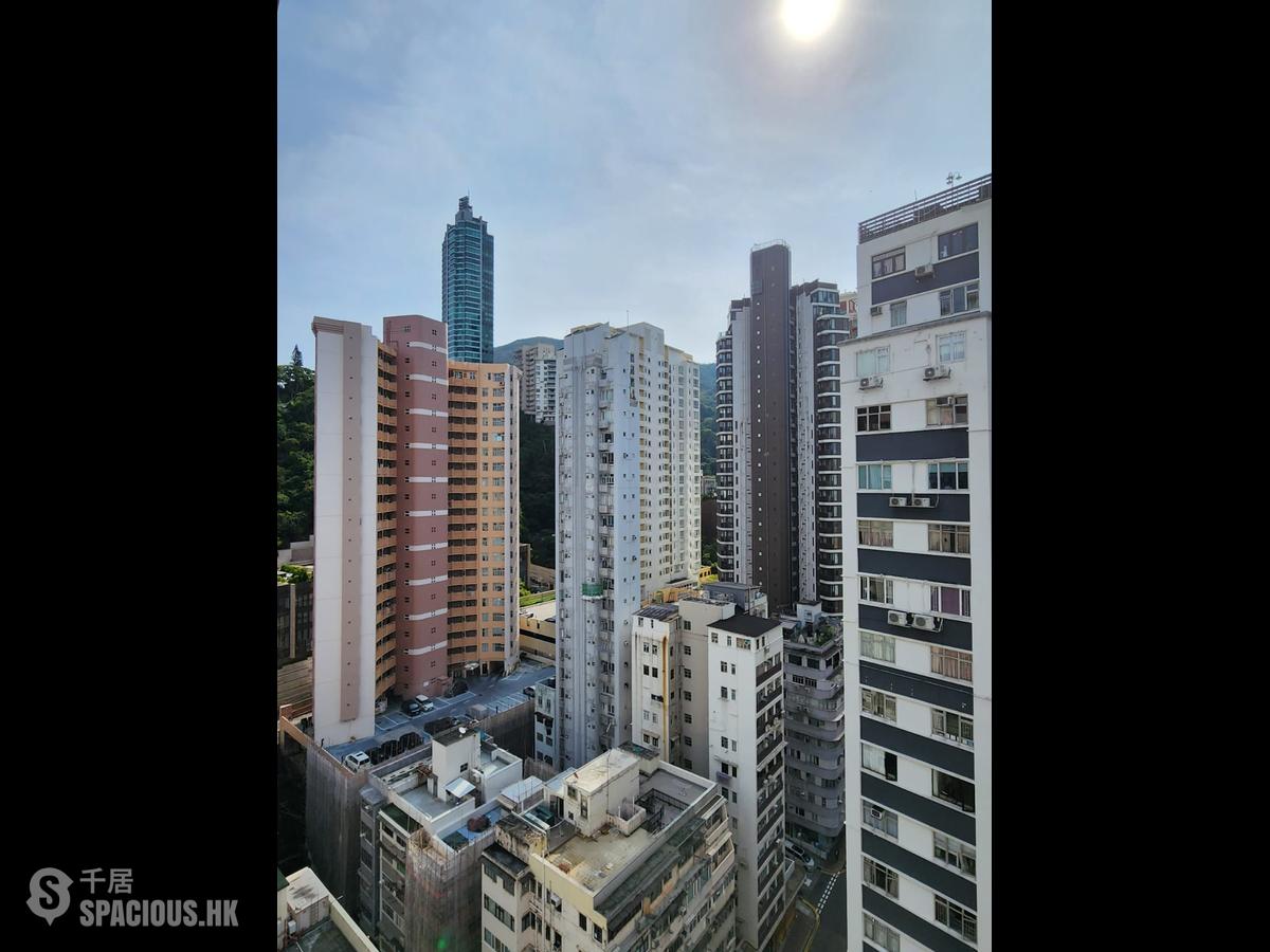 Happy Valley - Le Village 01