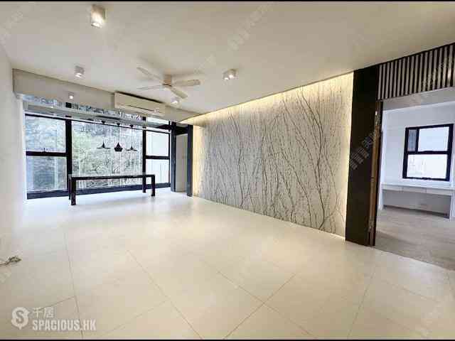 Mid Levels West - Peace Court 02