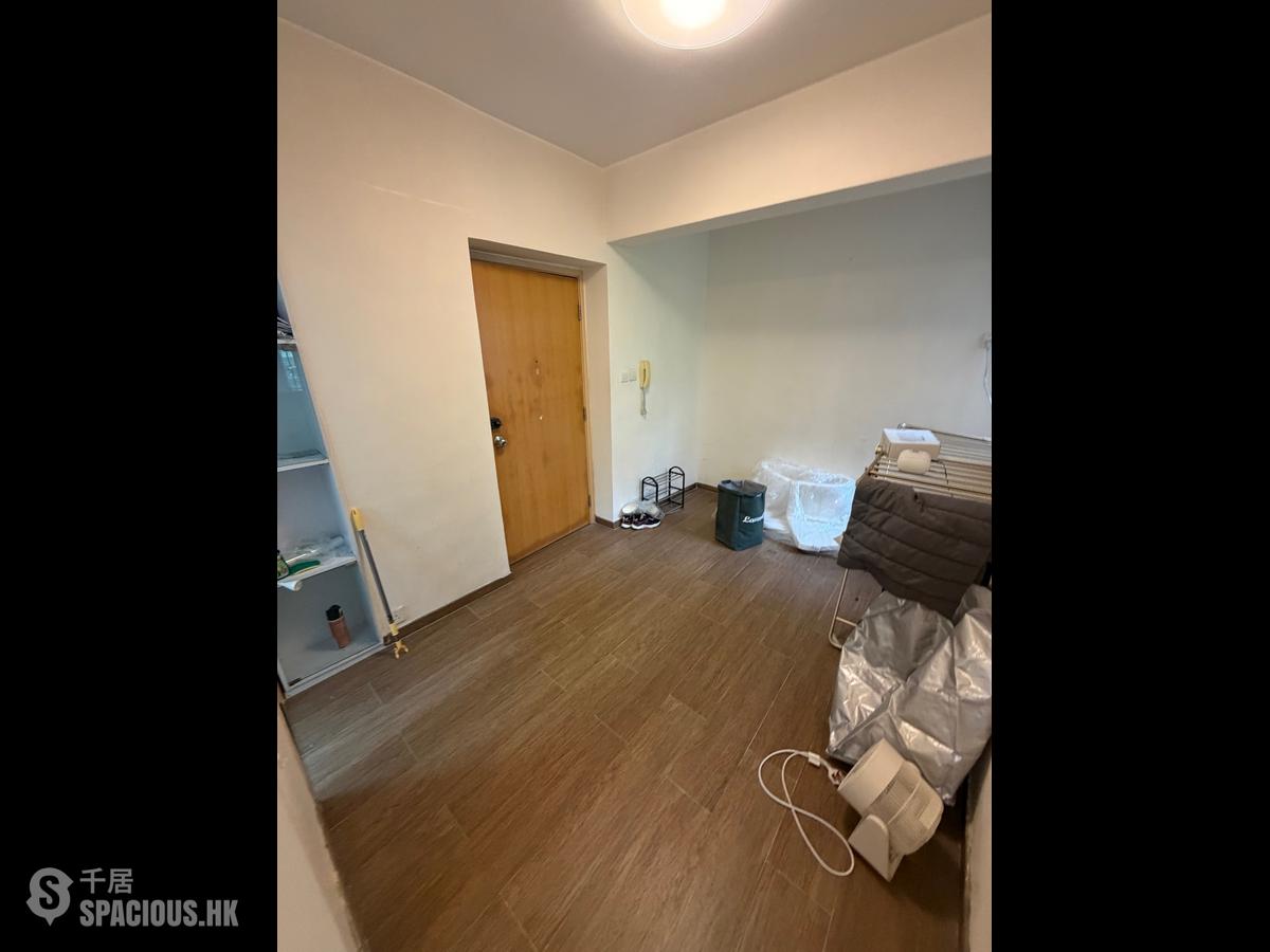 Sai Ying Pun - Golden Phoenix Court 01
