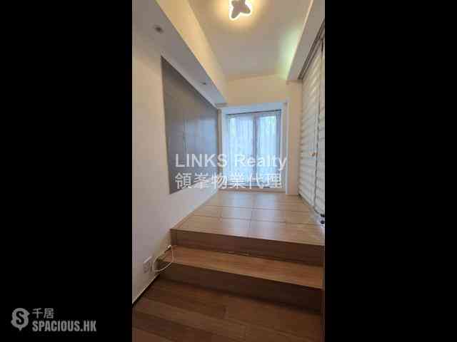 Mid Levels Central - Arezzo 12