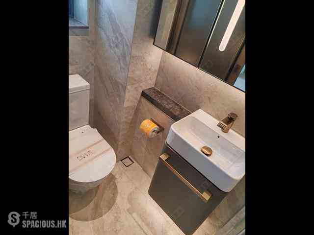 Sai Ying Pun - Des Voeux W Residence 01