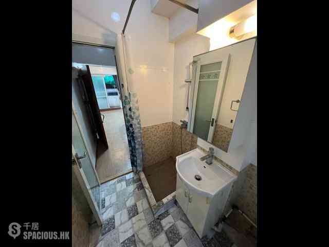 Sheung Wan - 8, Hillier Street 08