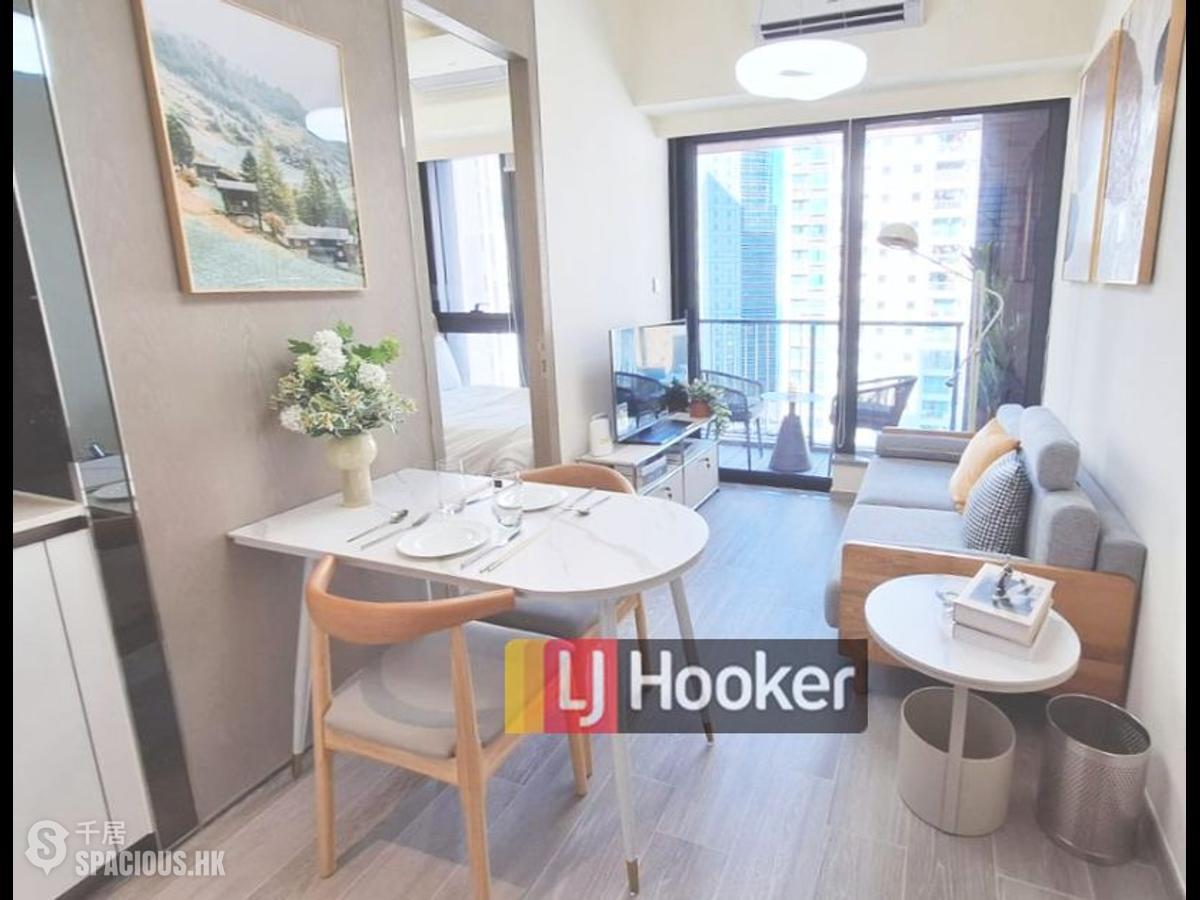 Sai Ying Pun - The Queens 01