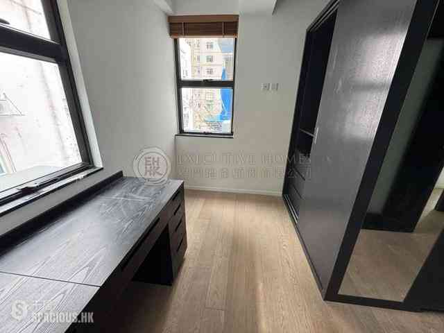 Mid Levels West - Peace Court 05