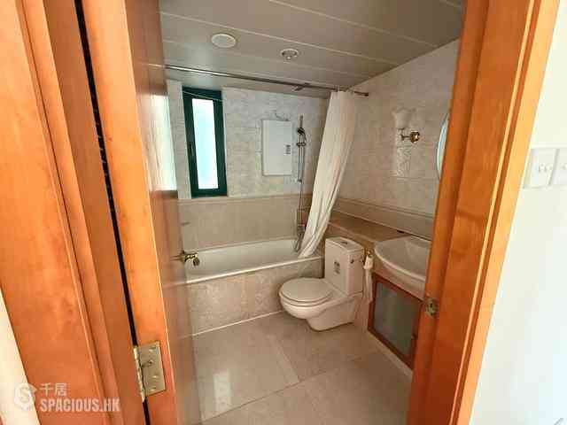 Kennedy Town - University Heights Block 2 06