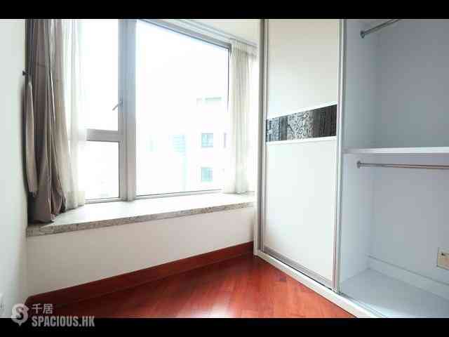 Wan Chai - The Avenue Phase 1 06
