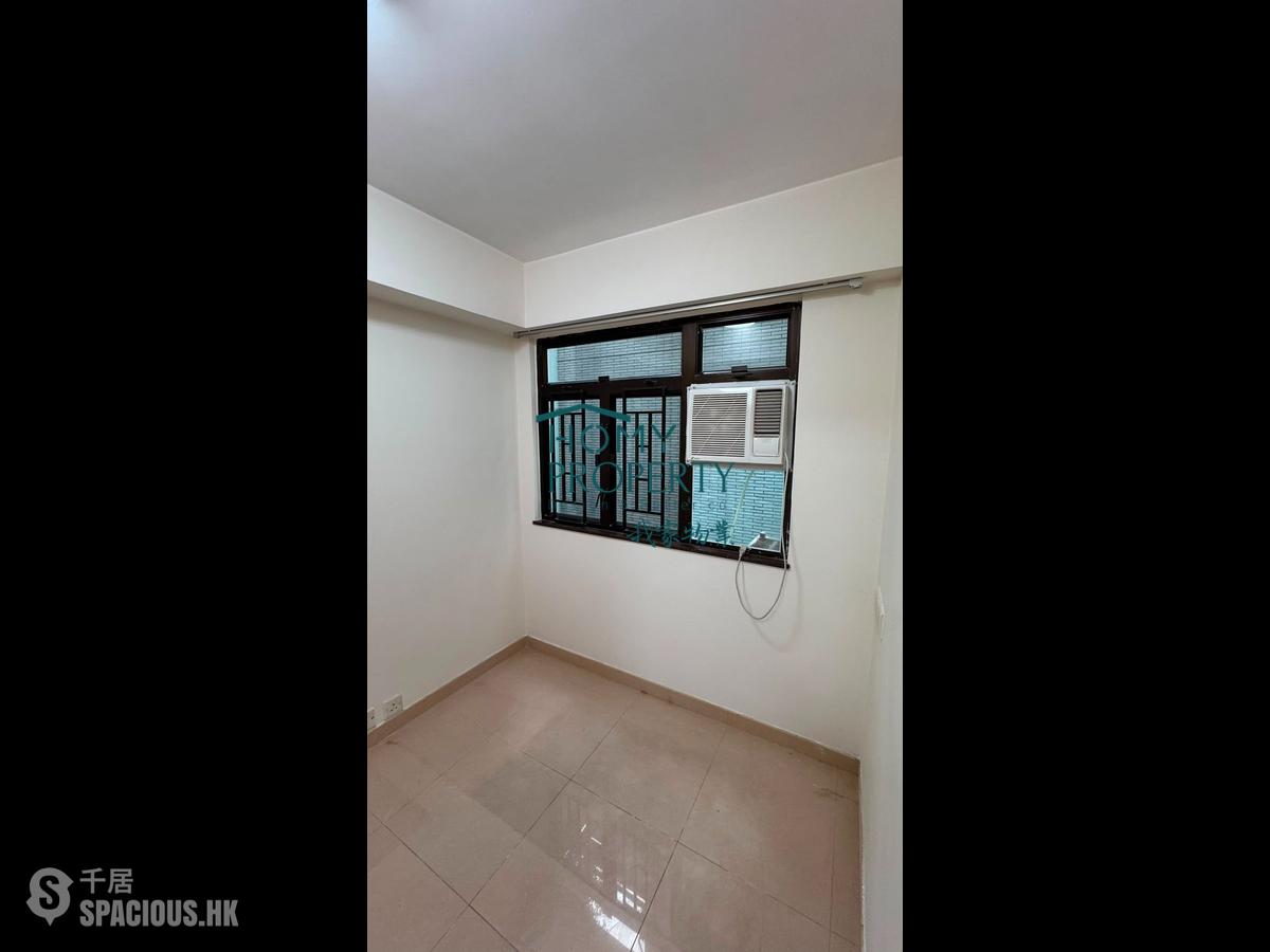 Sai Ying Pun - Tung Cheung Building 01