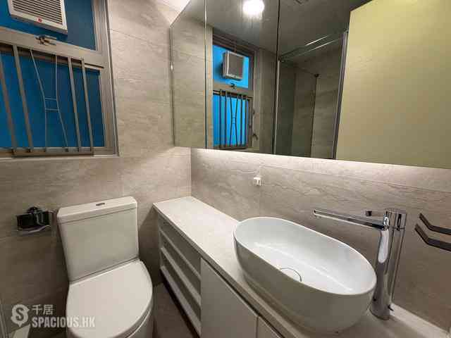 Sai Ying Pun - Centre Place 05