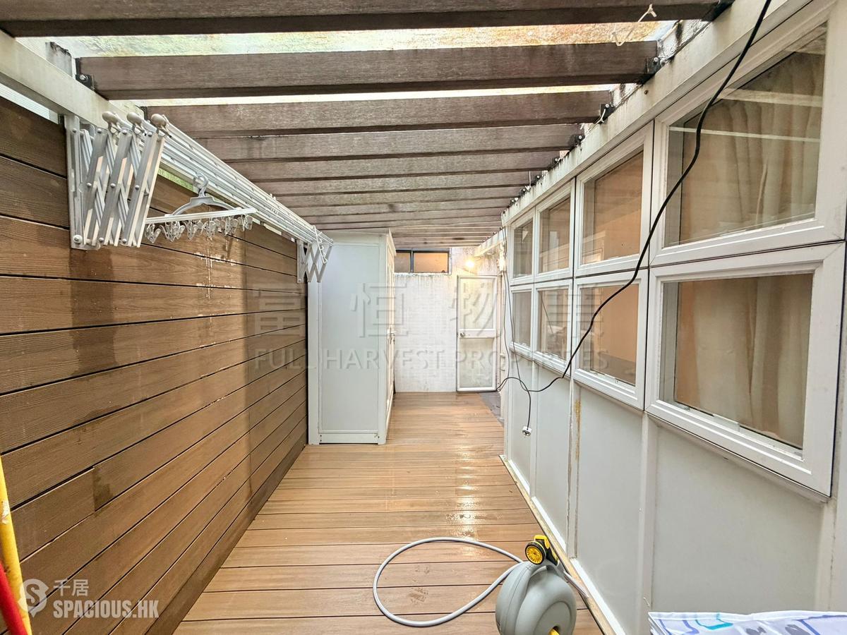 Happy Valley - Elegant Terrace 01