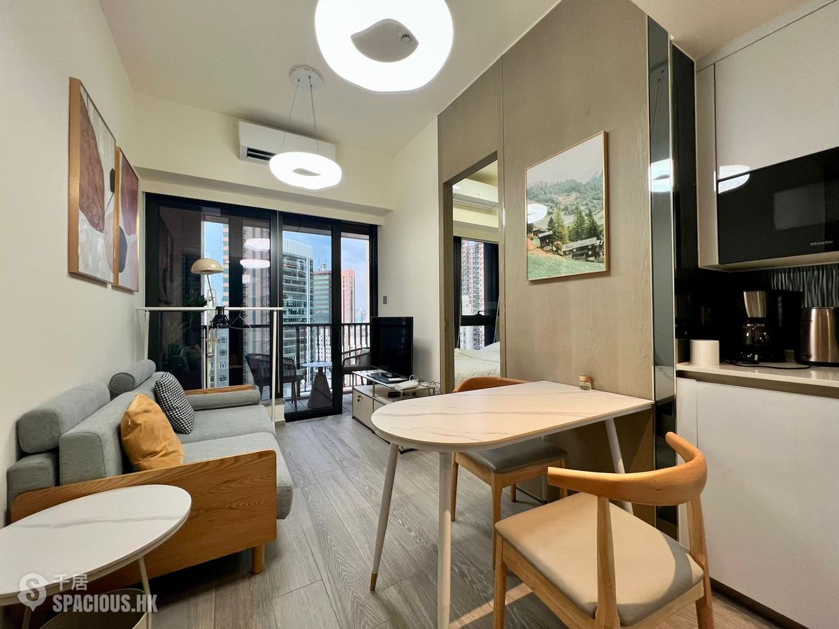 Sai Ying Pun - The Queens 01