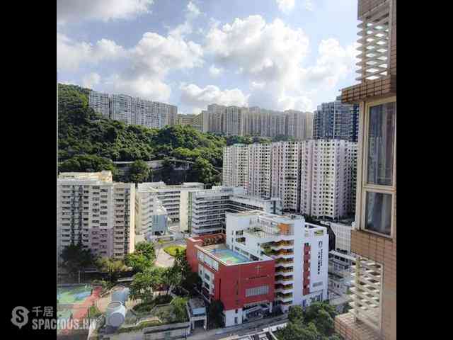 Quarry Bay - La Place De Victoria 01