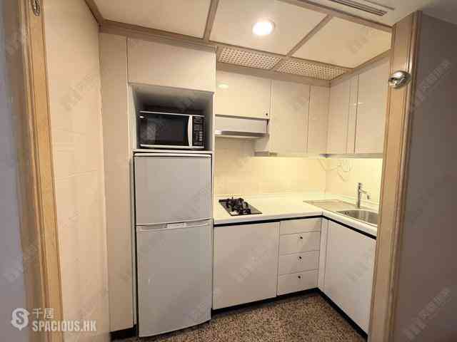 Wan Chai - Convention Plaza Apartments 09