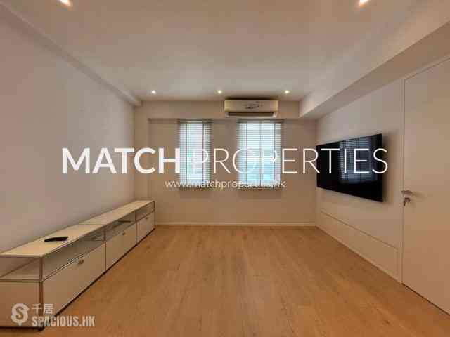 Sai Ying Pun - Golden Phoenix Court 01