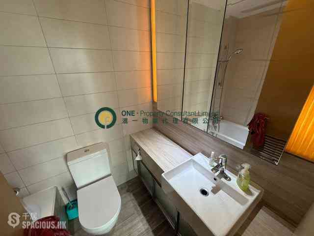 Sai Ying Pun - Island Crest 04