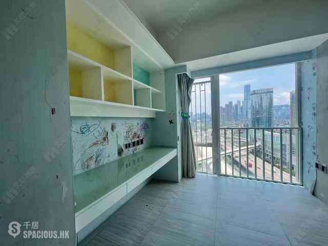 Tai Kok Tsui - Harbour Green Tower 1 07