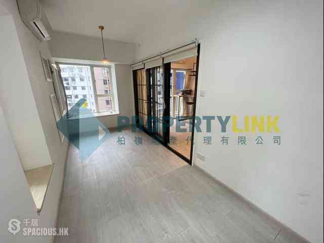 Soho - Centrestage 02